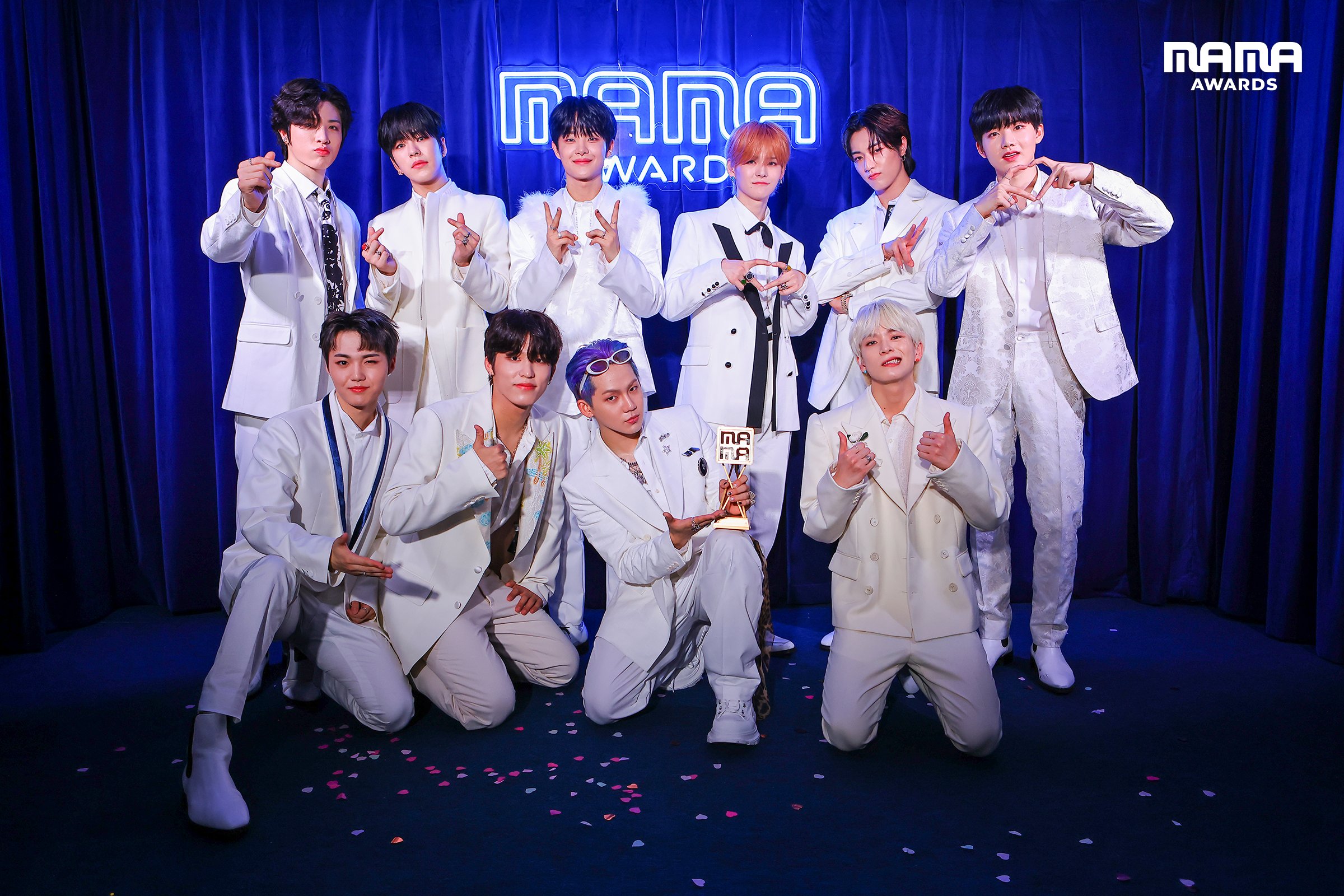 รวบตึง MAMA วันแรก!! 'IVE’ นำทัพน้องใหม่ 'BTS-BLACKPINK-GOT7-TXT' คว้ารางวัลใหญ่ รวบตึง MAMA วันแรก!! 'IVE’ นำทัพน้องใหม่ 'BTS-BLACKPINK-GOT7-TXT' คว้ารางวัลใหญ่