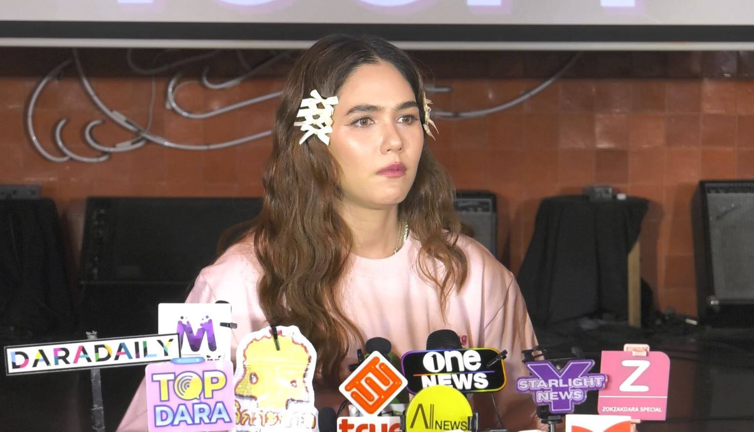 ชมพู่ อารยา เล่าโมเมนต์น่ารัก อั้ม พัชราภา ได้เจอหลานๆ ครั้งแรก