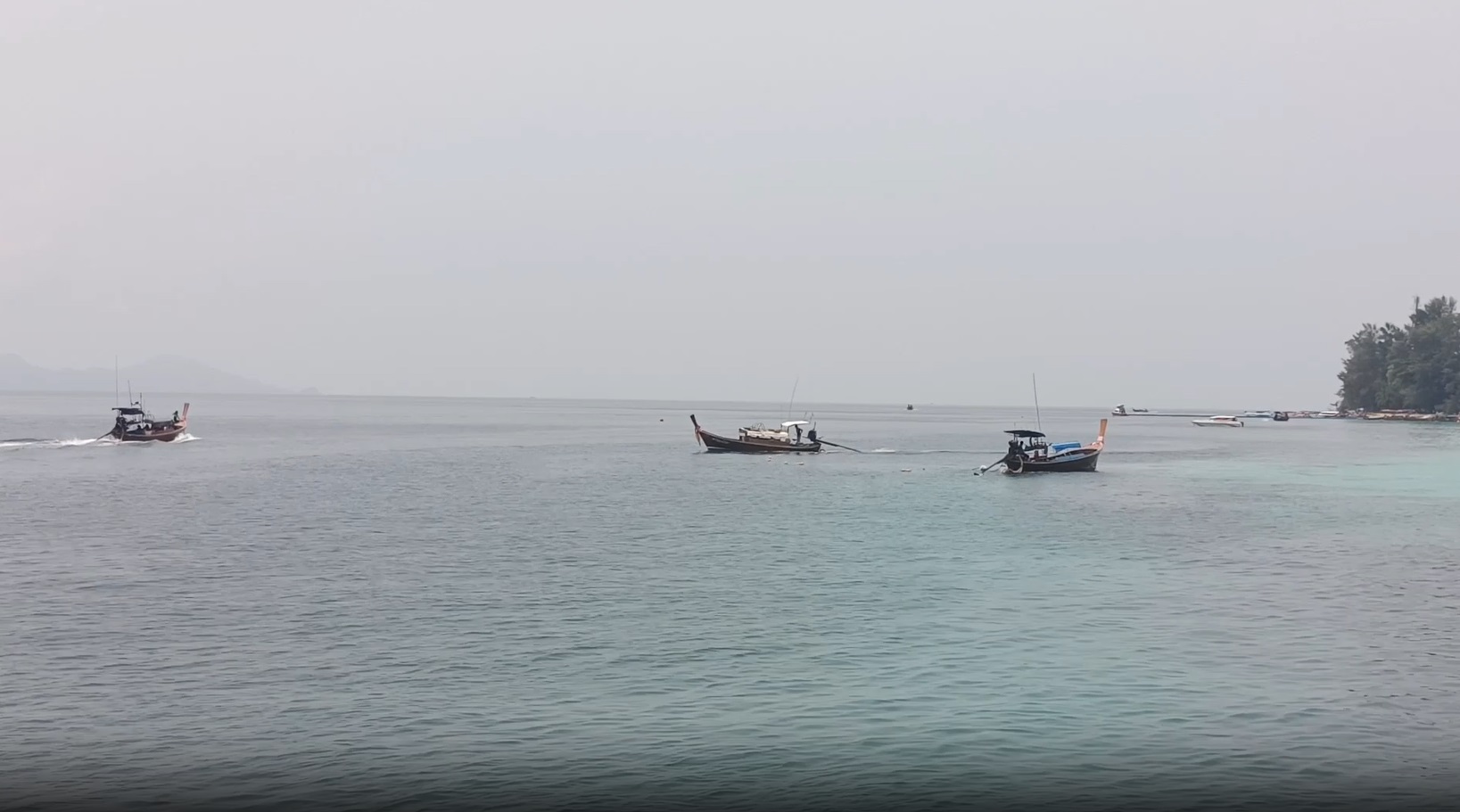 นักท่องเที่ยวแห่ชมความงาม เกาะกระดาน อันดับ 1 ชายหาดที่ดีที่สุดในโลก 