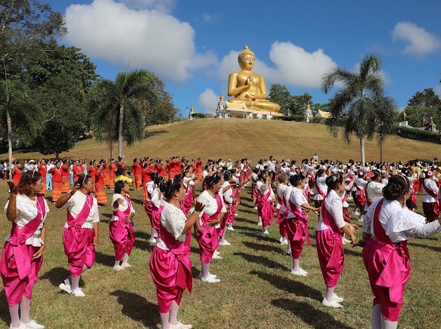 นราธิวาส ‘เวียนเทียนวันมาฆบูชา’ รอบพระพุทธรูปใหญ่ที่สุดในภาคใต้ นราธิวาส ‘เวียนเทียนวันมาฆบูชา’ รอบพระพุทธรูปใหญ่ที่สุดในภาคใต้