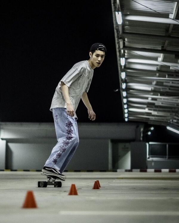 วัยรุ่นเซ็ง! “เจ เจตริน” พาก๊วนลูกชายสุดหล่อเล่น “Surf Skate” แต่กลับเกิดดราม่าที่ตักเตือนบางคนไม่เข้าใจกฎกติกา วัยรุ่นเซ็ง! “เจ เจตริน” พาก๊วนลูกชายสุดหล่อเล่น “Surf Skate” แต่กลับเกิดดราม่าที่ตักเตือนบางคนไม่เข้าใจกฎกติกา