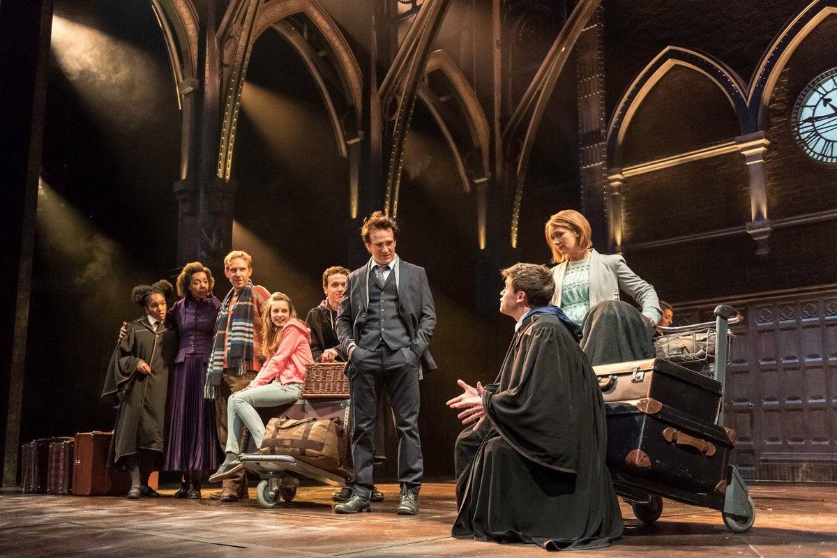 มีข่าวแว่วๆมาว่าได้มีการติดต่อ 3 นักแสดงนำให้กลับมาเล่นโปรเจ็คท์หนัง Harry Potter ภาคใหม่ มีข่าวแว่วๆมาว่าได้มีการติดต่อ 3 นักแสดงนำให้กลับมาเล่นโปรเจ็คท์หนัง Harry Potter ภาคใหม่