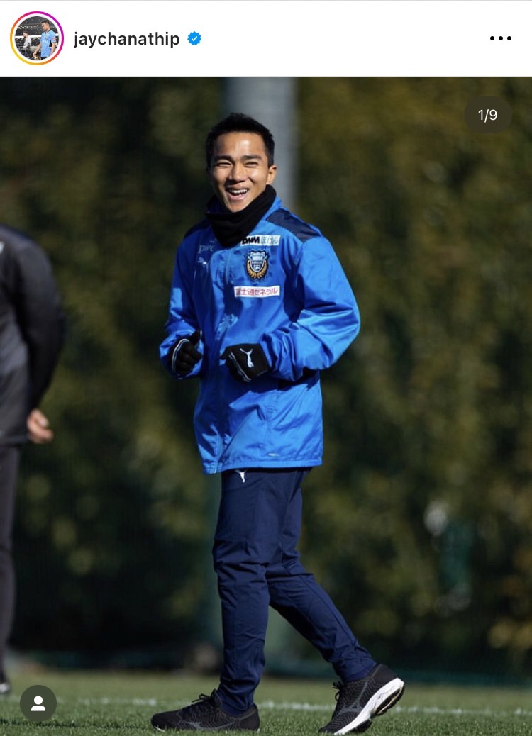 ตกใจกันทั้งสตู! นักบอลทีมชาติไทย เจย์ ชนาธิป -ตอง กวินทร์  โชว์ลูกคอร้องเพลงในรายการดัง