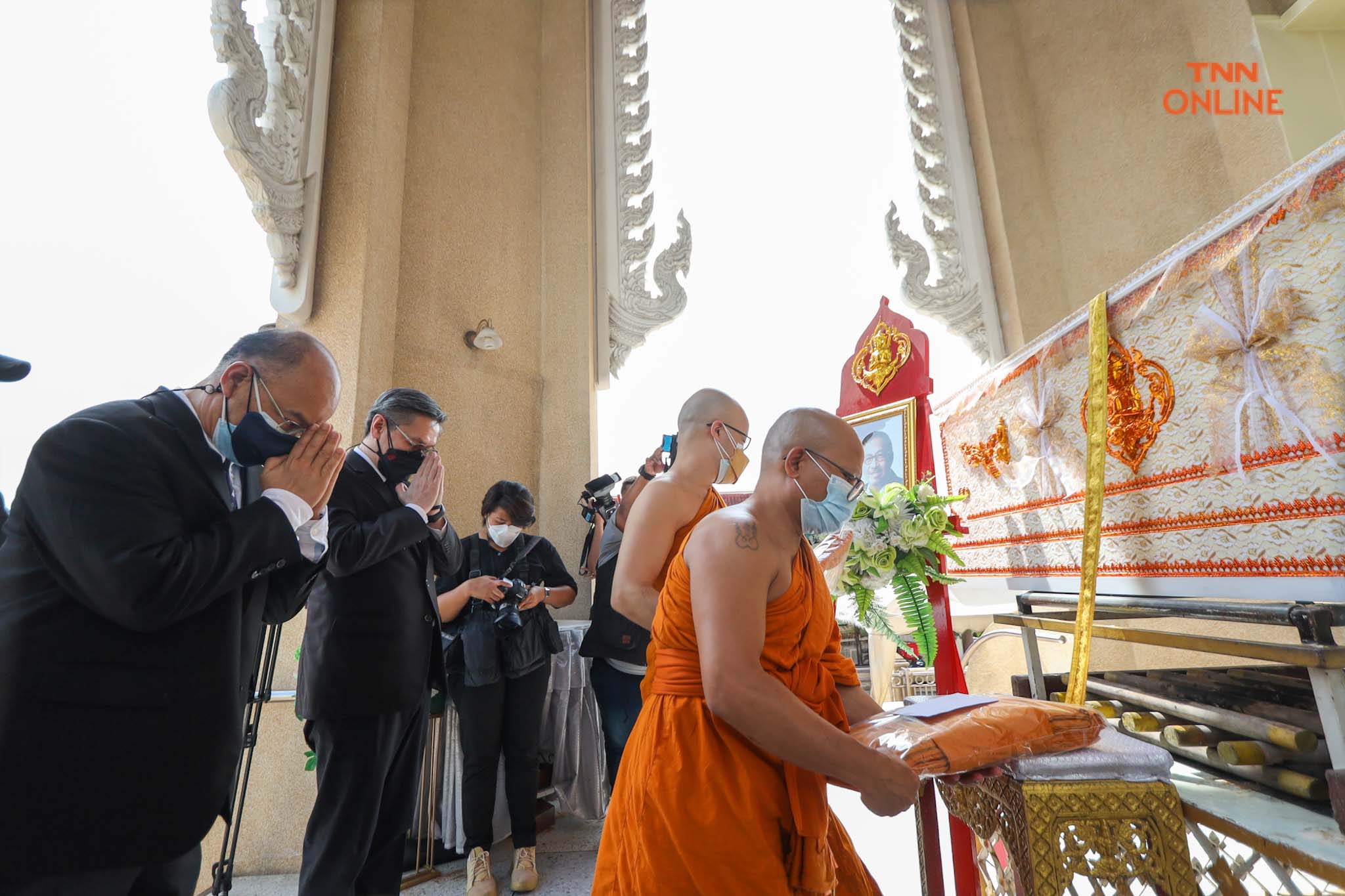 เหล่าเสนาร่วมส่ง”เสนาโค้ก”ใส่ชุดรายการยุทธการขยับเหงือกส่งครั้งสุดท้าย