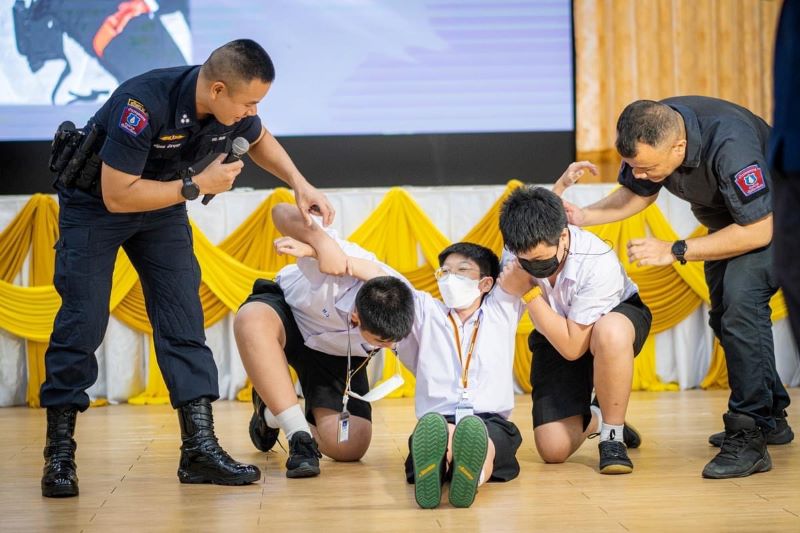 “หนี ซ่อน สู้” เอาตัวรอดเมื่อเผชิญเหตุร้าย “หนี ซ่อน สู้” เอาตัวรอดเมื่อเผชิญเหตุร้าย