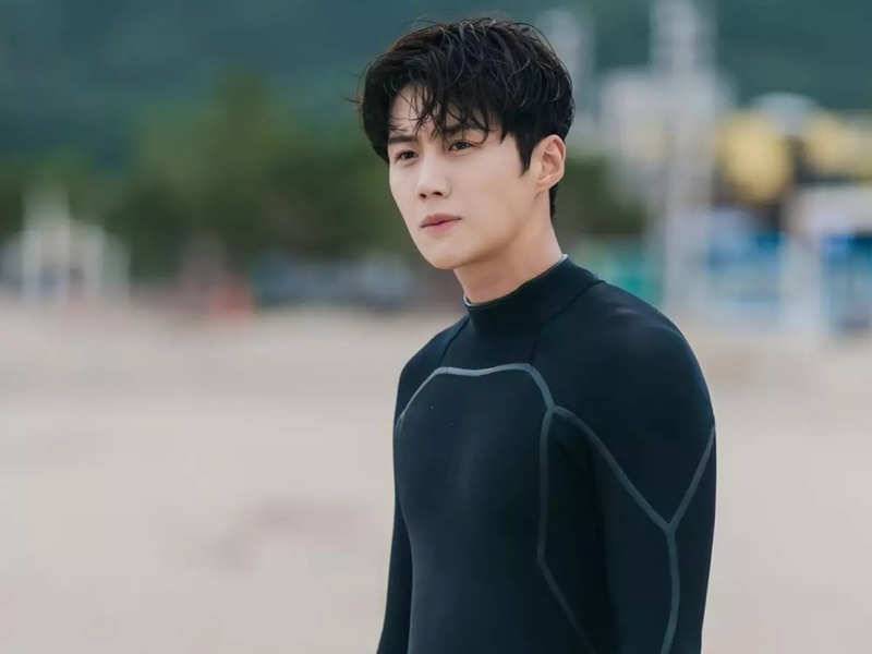Dispatch ลงบทความที่ชี้ให้เห็นว่า คิมซอนโฮ แทบจะเป็นผู้ชายคนละคนกับที่อดีตแฟนสาวปล่อยข่าวฉาวออกมา Dispatch ลงบทความที่ชี้ให้เห็นว่า คิมซอนโฮ แทบจะเป็นผู้ชายคนละคนกับที่อดีตแฟนสาวปล่อยข่าวฉาวออกมา