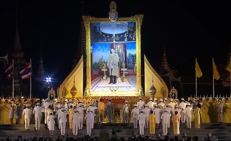 นายกฯ นำจุดเทียนถวายพระพรชัยมงคล วันเฉลิมพระชนมพรรษา พระบาทสมเด็จพระเจ้าอยู่หัว นายกฯ นำจุดเทียนถวายพระพรชัยมงคล วันเฉลิมพระชนมพรรษา พระบาทสมเด็จพระเจ้าอยู่หัว