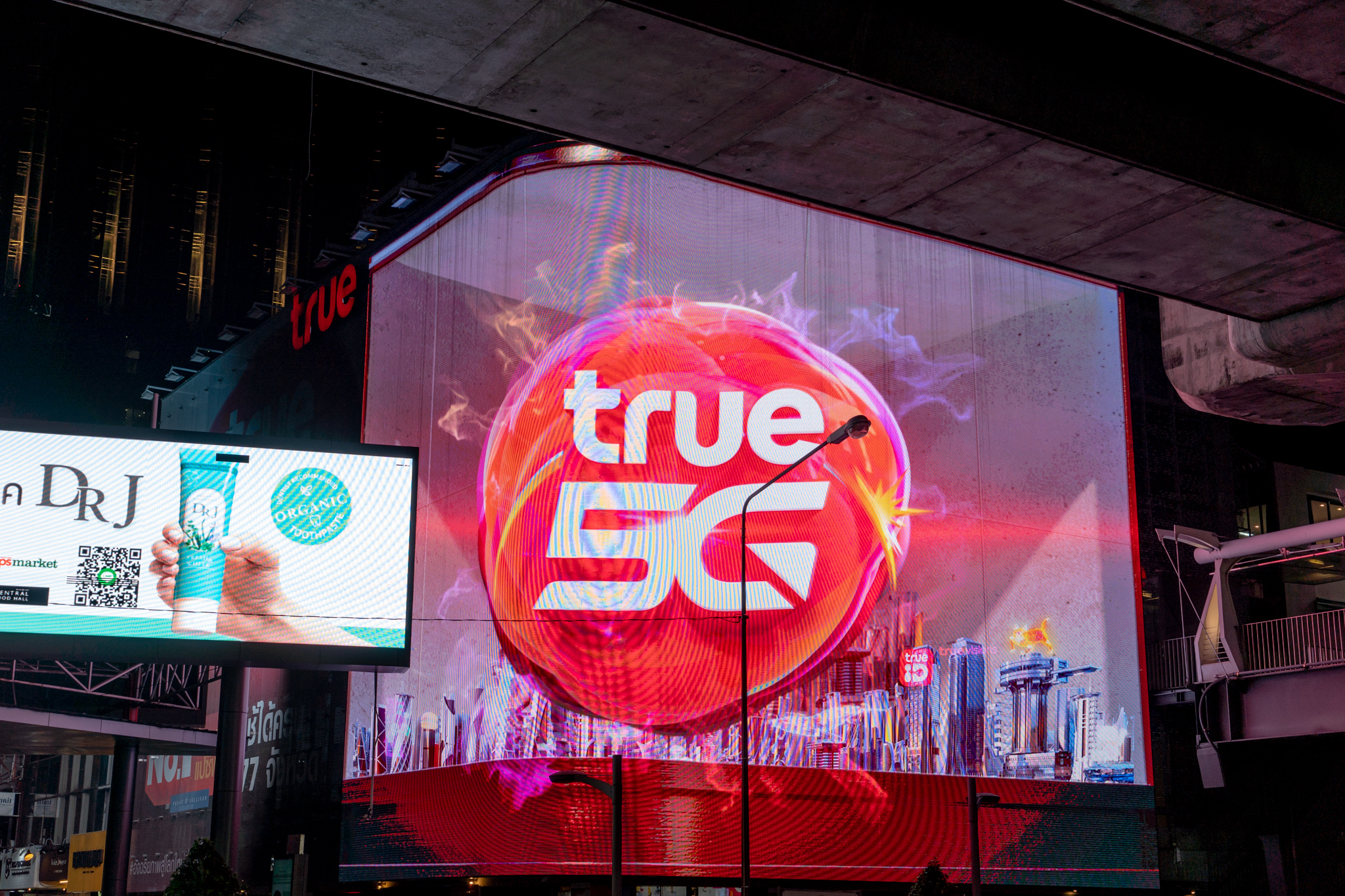 “True 5G” สร้างปรากฏการณ์ iPhone13 x True 5G Super Unlock Phenomenon (มีคลิป)