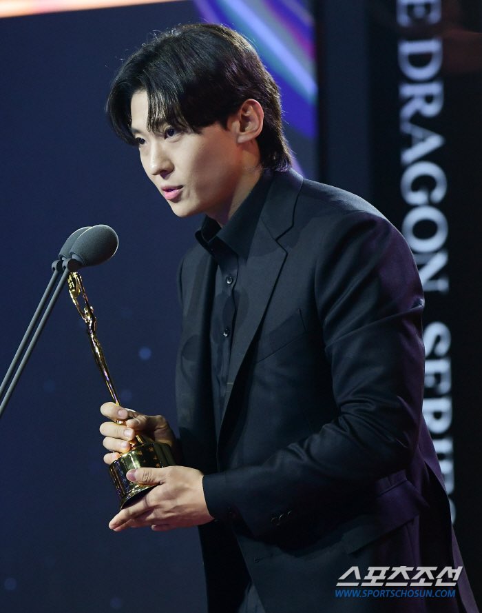 ‘ซงฮเยคโย’ คว้าแดซัง!! เวที Blue Dragon Series Awards ปีนี้ จากบทนำ The Glory ‘ซงฮเยคโย’ คว้าแดซัง!! เวที Blue Dragon Series Awards ปีนี้ จากบทนำ The Glory