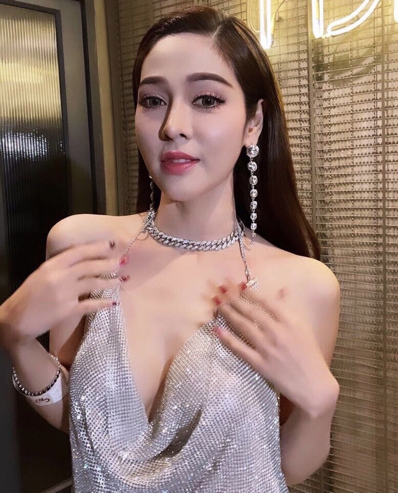 จูน นาตาชา ติดโควิด-19 มีอาการไอ เจ็บคอ มีไข้อ่อนๆ จูน นาตาชา ติดโควิด-19 มีอาการไอ เจ็บคอ มีไข้อ่อนๆ