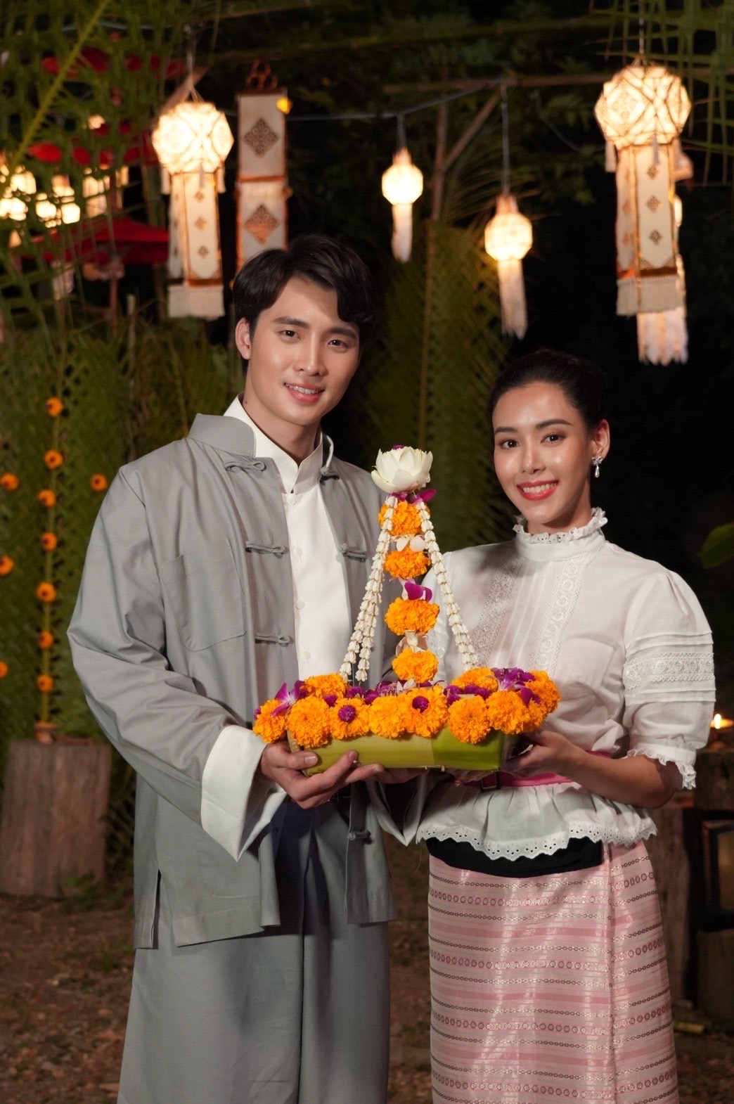 ภณ-ญดา-มีน-ตูน สืบสานประเพณีลอยกระทง ภณ-ญดา-มีน-ตูน สืบสานประเพณีลอยกระทง