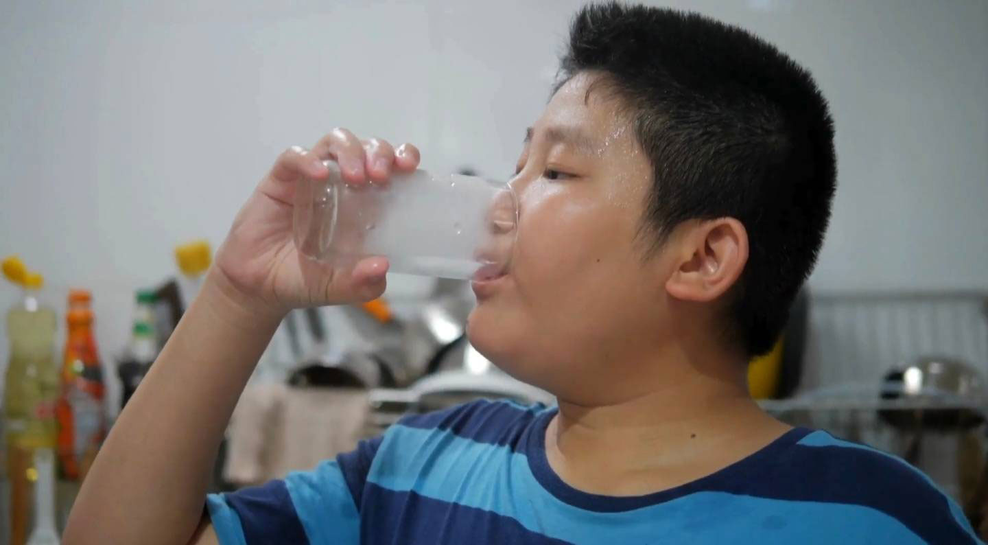 ดื่มน้ำเย็น ดับร้อนเสี่ยงหลอดเลือดแตก ? ดื่มน้ำเย็น ดับร้อนเสี่ยงหลอดเลือดแตก ?