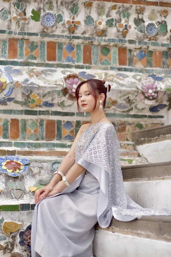 โตเป็นสาวสวยแล้ว น้องปราย ลูก ปู-เด๋อ บินกลับไทยเที่ยววัดอรุณฯ โตเป็นสาวสวยแล้ว น้องปราย ลูก ปู-เด๋อ บินกลับไทยเที่ยววัดอรุณฯ