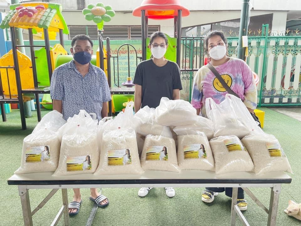 แอน ทองประสม ช่วยกระดูกสันหลังของชาติ เหมาข้าวสาร 2 ตัน ลั่นไม่อยากเห็นชาวนาขาดทุนอีกต่อไป แอน ทองประสม ช่วยกระดูกสันหลังของชาติ เหมาข้าวสาร 2 ตัน ลั่นไม่อยากเห็นชาวนาขาดทุนอีกต่อไป