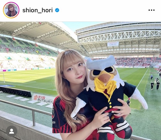 'โฮริ ชิอง’ แจกความสดใส!! ไอดอลสาวญี่ปุ่น แฟนบอลตัวยงของ ’เมสซีเจ’