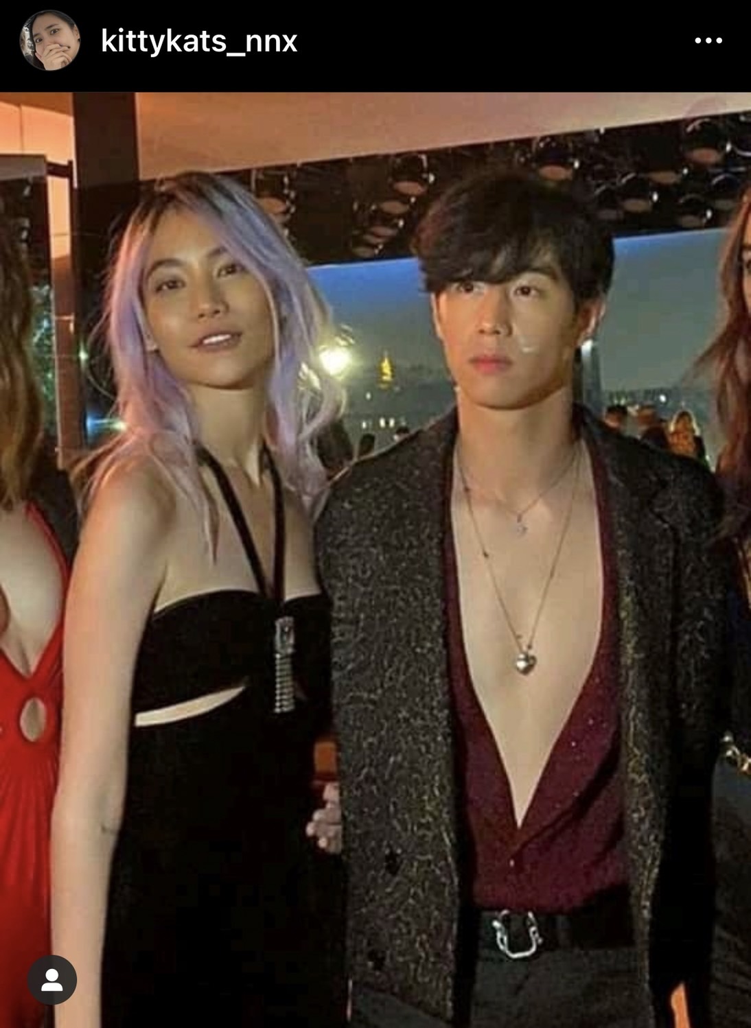 คิทตี้ ชิชา แชะภาพคู่ มาร์ค ต้วน งานแฟชั่นโชว์ แบรนด์ YSL คิทตี้ ชิชา แชะภาพคู่ มาร์ค ต้วน งานแฟชั่นโชว์ แบรนด์ YSL