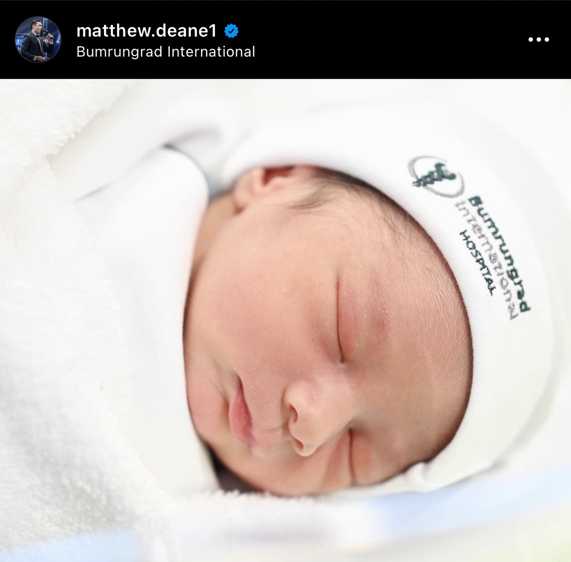 แมทธิว โพสต์ภาพแซว ลูกสาวหลัง น้อง เดมี่-ดีแลน เริ่มทำหน้าที่พี่สาวพี่ชายแล้ว!