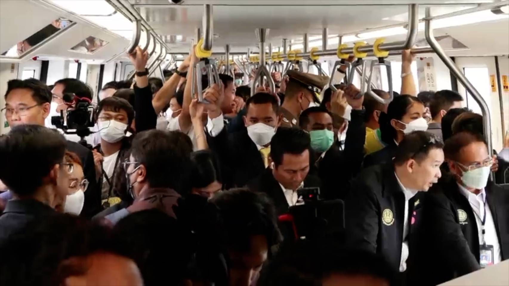 รถไฟฟ้ามาหานะเธอ “ชมพู-เหลือง”กับระบบโมโนเรล รถไฟฟ้ามาหานะเธอ “ชมพู-เหลือง”กับระบบโมโนเรล
