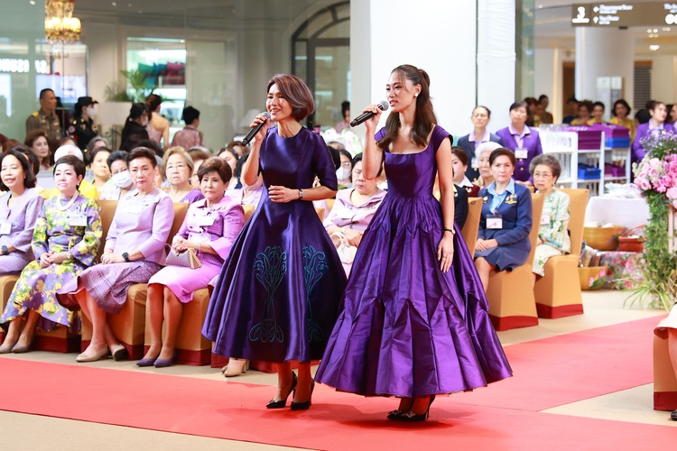 สมเด็จพระกนิษฐาธิราชเจ้า กรมสมเด็จพระเทพฯ เสด็จฯไปทรงเป็นประธานเปิดงาน “สานสายใยเพื่อผลิตภัณฑ์สายใจไทย ครั้งที่ ๒๖ ” สมเด็จพระกนิษฐาธิราชเจ้า กรมสมเด็จพระเทพฯ เสด็จฯไปทรงเป็นประธานเปิดงาน “สานสายใยเพื่อผลิตภัณฑ์สายใจไทย ครั้งที่ ๒๖ ”