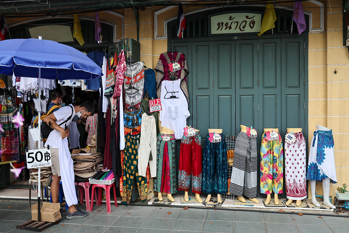 เปิดที่มา ‘กางเกงช้าง’ ทำไมถึงดัง? ต่างชาติแห่ใส่กันเพียบ! 