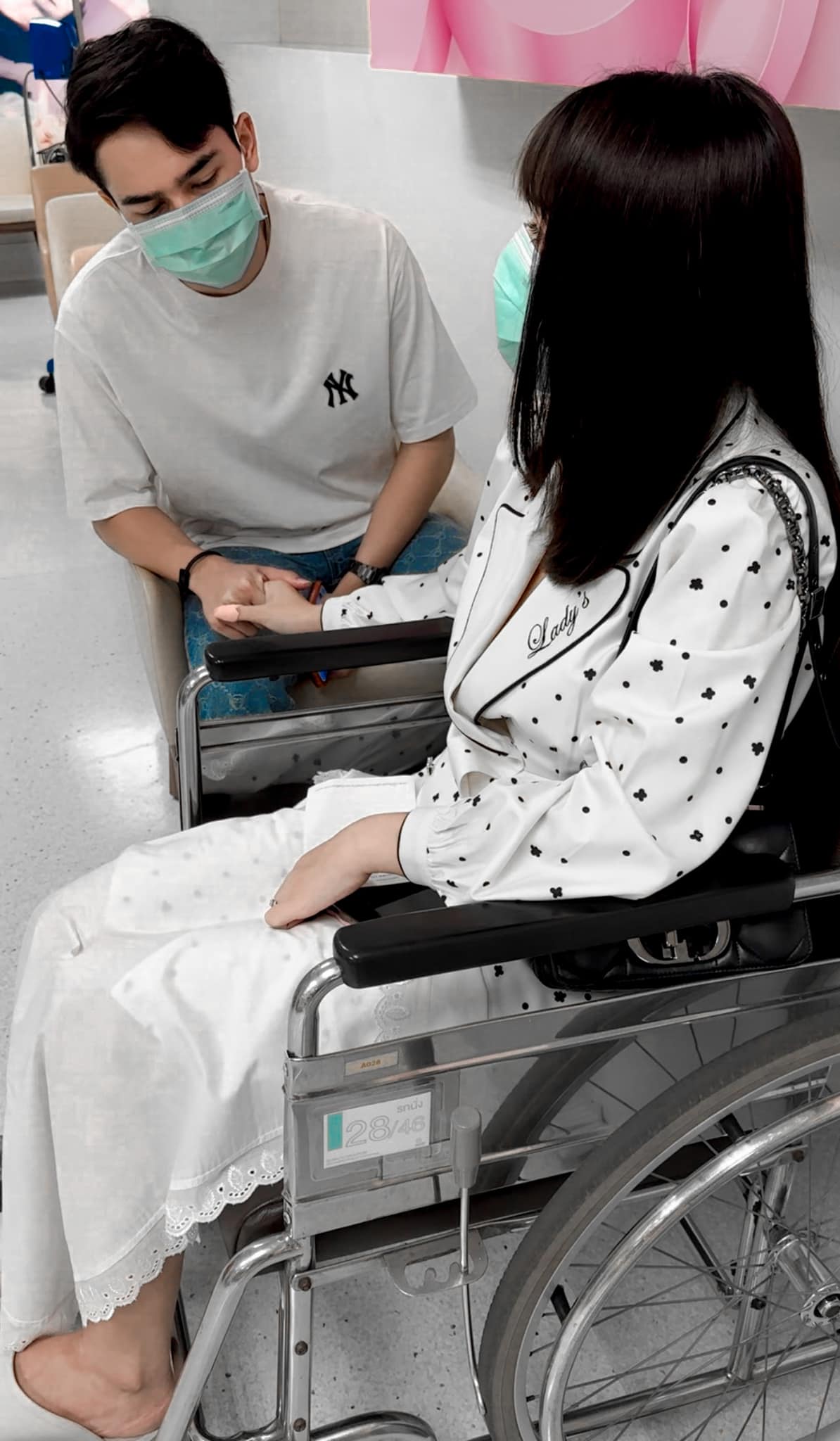 “เจนนี่ รัชนก” โพสต์แจ้งข่าวเศร้าสูญเสียลูกในครรภ์  (มีคลิป)