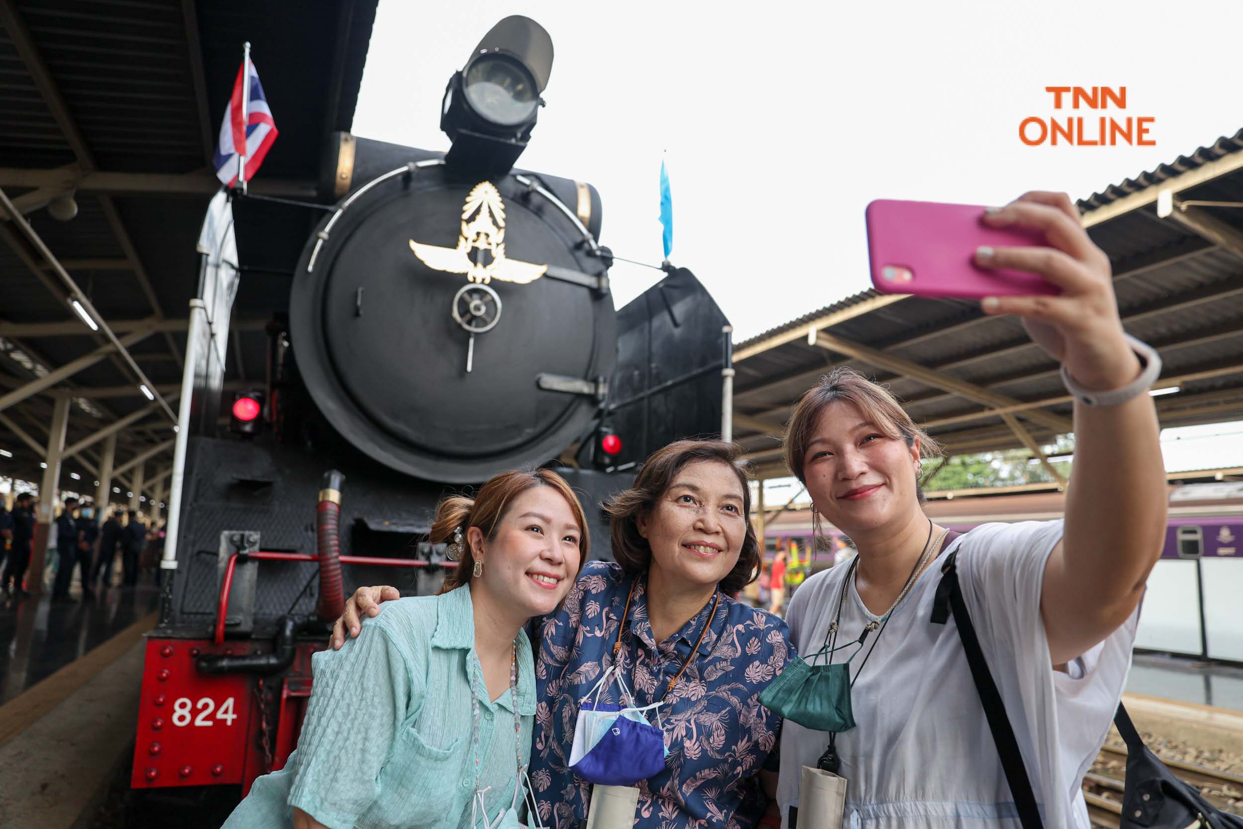 ลูกควงแม่เที่ยวฉะเชิงเทราสัมผัสบรรยากาศย้อนยุคกับขบวนรถจักรไอน้ำ ลูกควงแม่เที่ยวฉะเชิงเทราสัมผัสบรรยากาศย้อนยุคกับขบวนรถจักรไอน้ำ