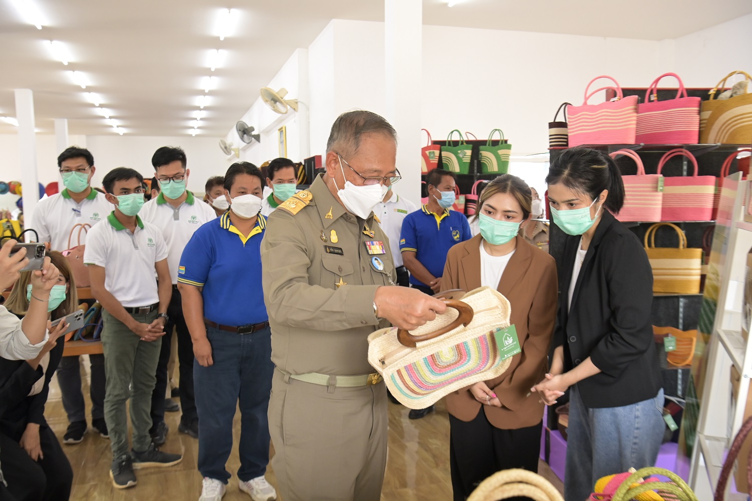องคมนตรี และประธานฯมูลนิธิเจริญโภคภัณฑ์พัฒนาชีวิตชนบท ลงพื้นที่ตรวจเยี่ยมโครงการตามพระราชประสงค์หุบกะพง จ.เพชรบุรี