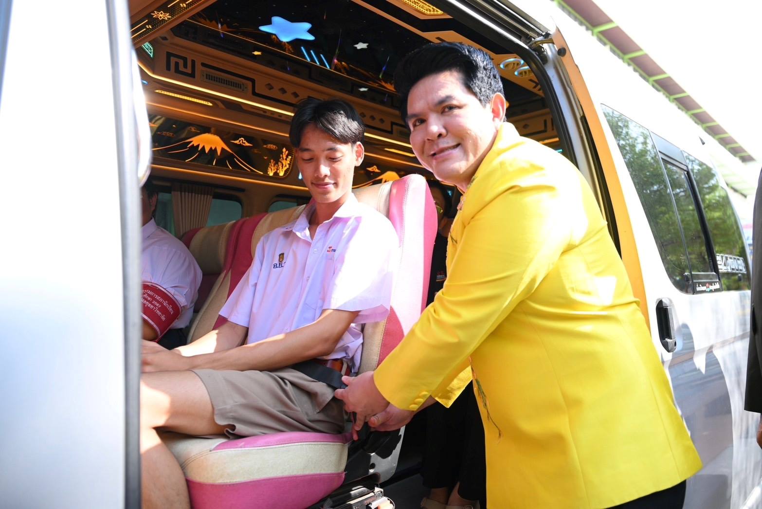 รมช.ศึกษาฯขับเคลื่อนรถรับส่งนักเรียนปลอดภัย รมช.ศึกษาฯขับเคลื่อนรถรับส่งนักเรียนปลอดภัย