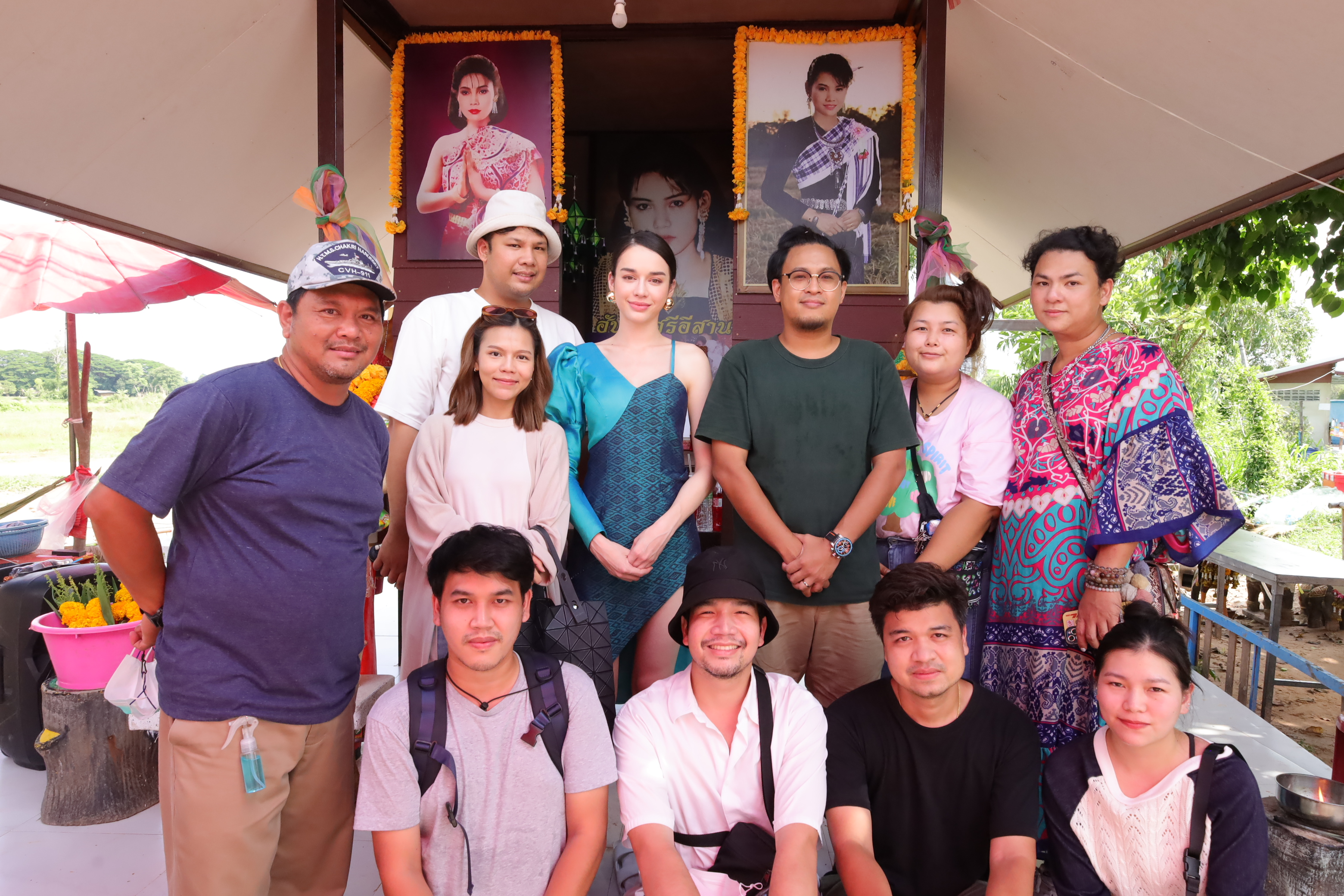  “สกาย มาเรีย” สัมผัสจิตกับ “แม่ฮันนี่ ศรีอีสาน” ขณะรำถวาย ไหว้ขอพร