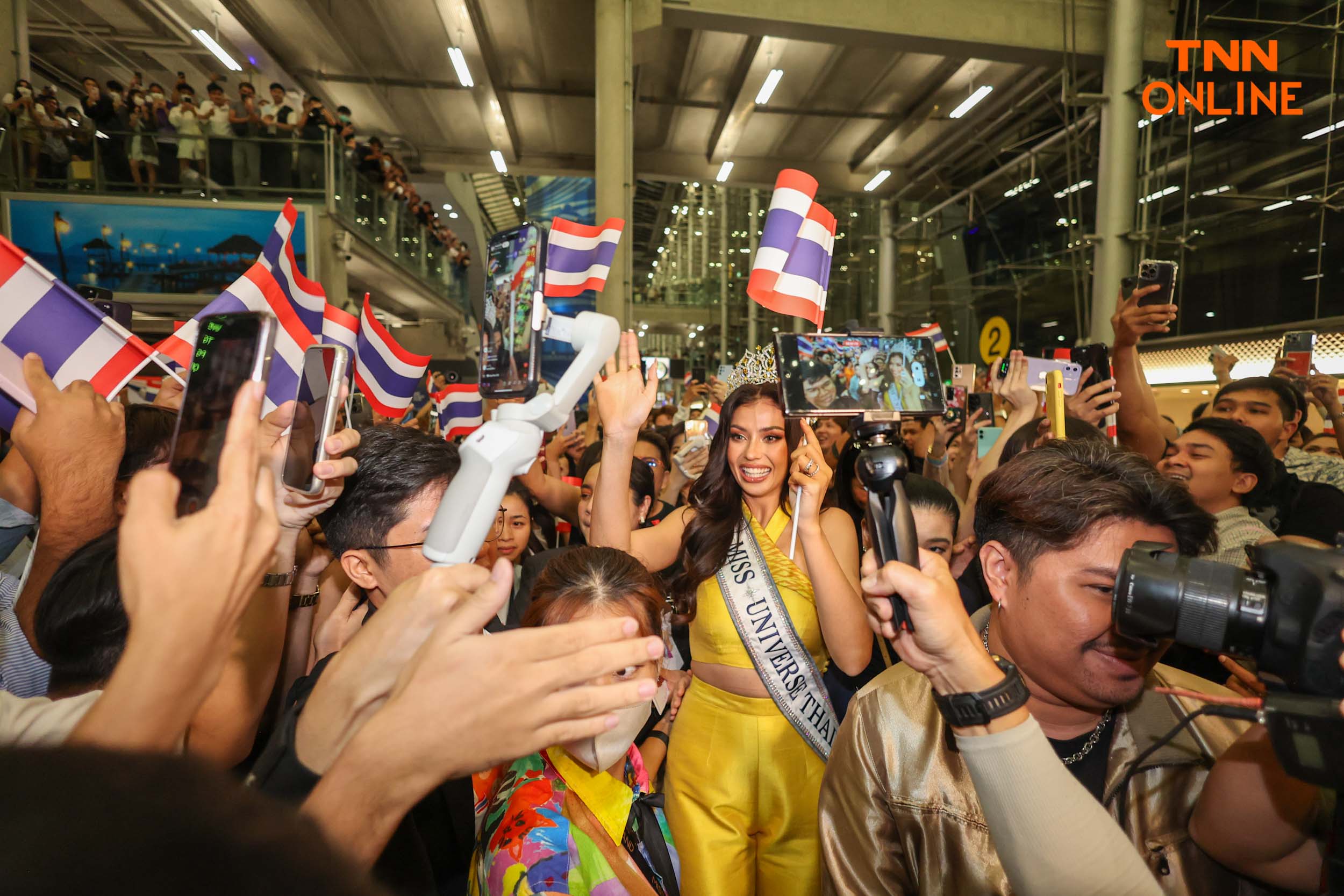 สนามบินแทบแตก! แฟนนางงามร่วมส่ง แอนโทเนีย ไปคว้ามง 3 สนามบินแทบแตก! แฟนนางงามร่วมส่ง แอนโทเนีย ไปคว้ามง 3