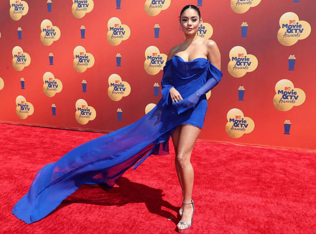 เจนนิเฟอร์ โลเปซ นำทีมซุปตาร์สาวเจิดจรัสบนพรมแดงงาน MTV Movie & TV Awards ปี 2022 เจนนิเฟอร์ โลเปซ นำทีมซุปตาร์สาวเจิดจรัสบนพรมแดงงาน MTV Movie & TV Awards ปี 2022
