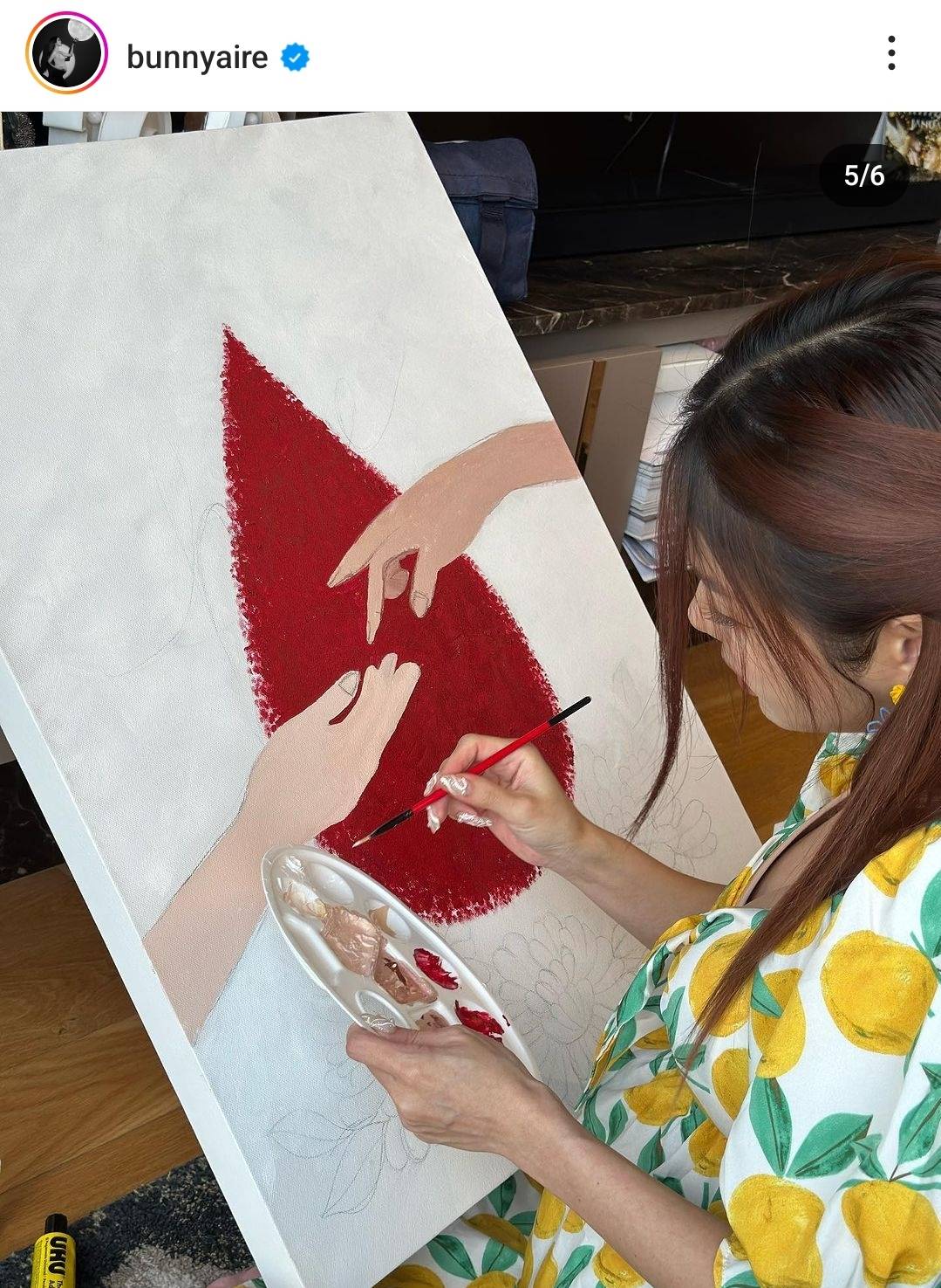 แอร์ ภัณฑิลา อุ้มท้องลูกน้อยวาดรูปร่วมทำบุญในมูลนิธิมะเร็ง แอร์ ภัณฑิลา อุ้มท้องลูกน้อยวาดรูปร่วมทำบุญในมูลนิธิมะเร็ง