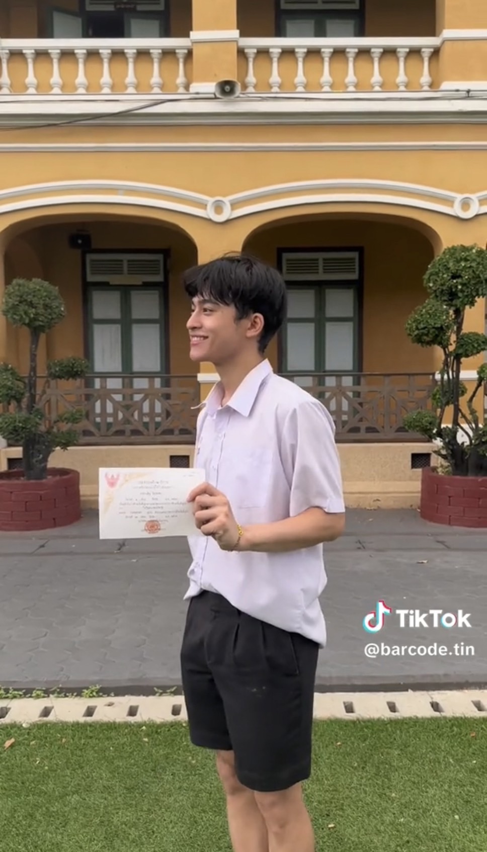 บ๊ายบายชีวิตมัธยม บาร์โค้ด ตฤณสิษฐ์ เตรียมพร้อมเป็นนิสิตมหาลัยดัง! บ๊ายบายชีวิตมัธยม บาร์โค้ด ตฤณสิษฐ์ เตรียมพร้อมเป็นนิสิตมหาลัยดัง!