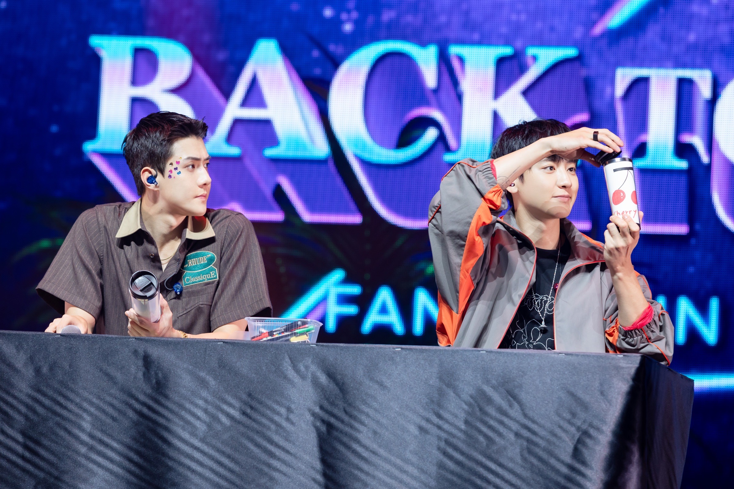 บรรยากาศสุดประทับใจ สุดยอดดูโอ้ EXO-SC เซฮุน-ชานยอล จัดแฟนคอนครั้งแรกในเมืองไทย บรรยากาศสุดประทับใจ สุดยอดดูโอ้ EXO-SC เซฮุน-ชานยอล จัดแฟนคอนครั้งแรกในเมืองไทย