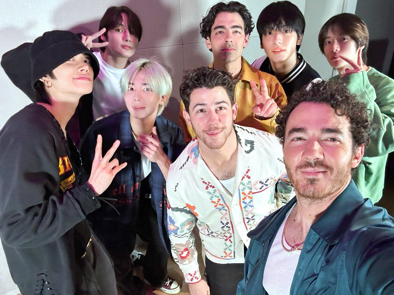 “TXT” จับมือ  “Jonas Brothers” ทำเพลงแห่งซัมเมอร์ Do It Like That 