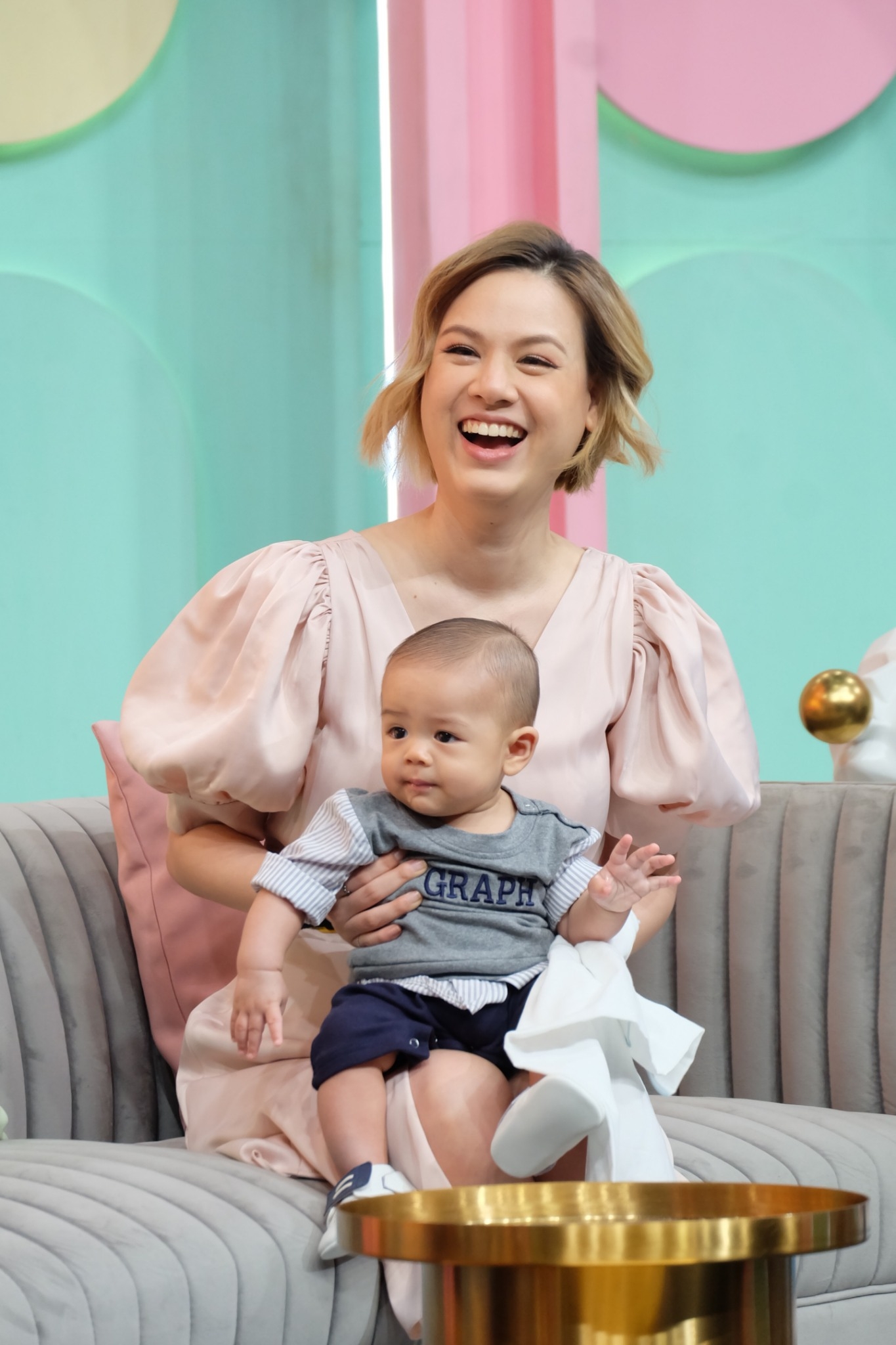 เกล รดา อัปเดตอาการเลี้ยงลูกจนข้อมือทรุด พร้อมเผยวิธีมูยังไงให้ได้สามี แบบ แมน การิน เกล รดา อัปเดตอาการเลี้ยงลูกจนข้อมือทรุด พร้อมเผยวิธีมูยังไงให้ได้สามี แบบ แมน การิน