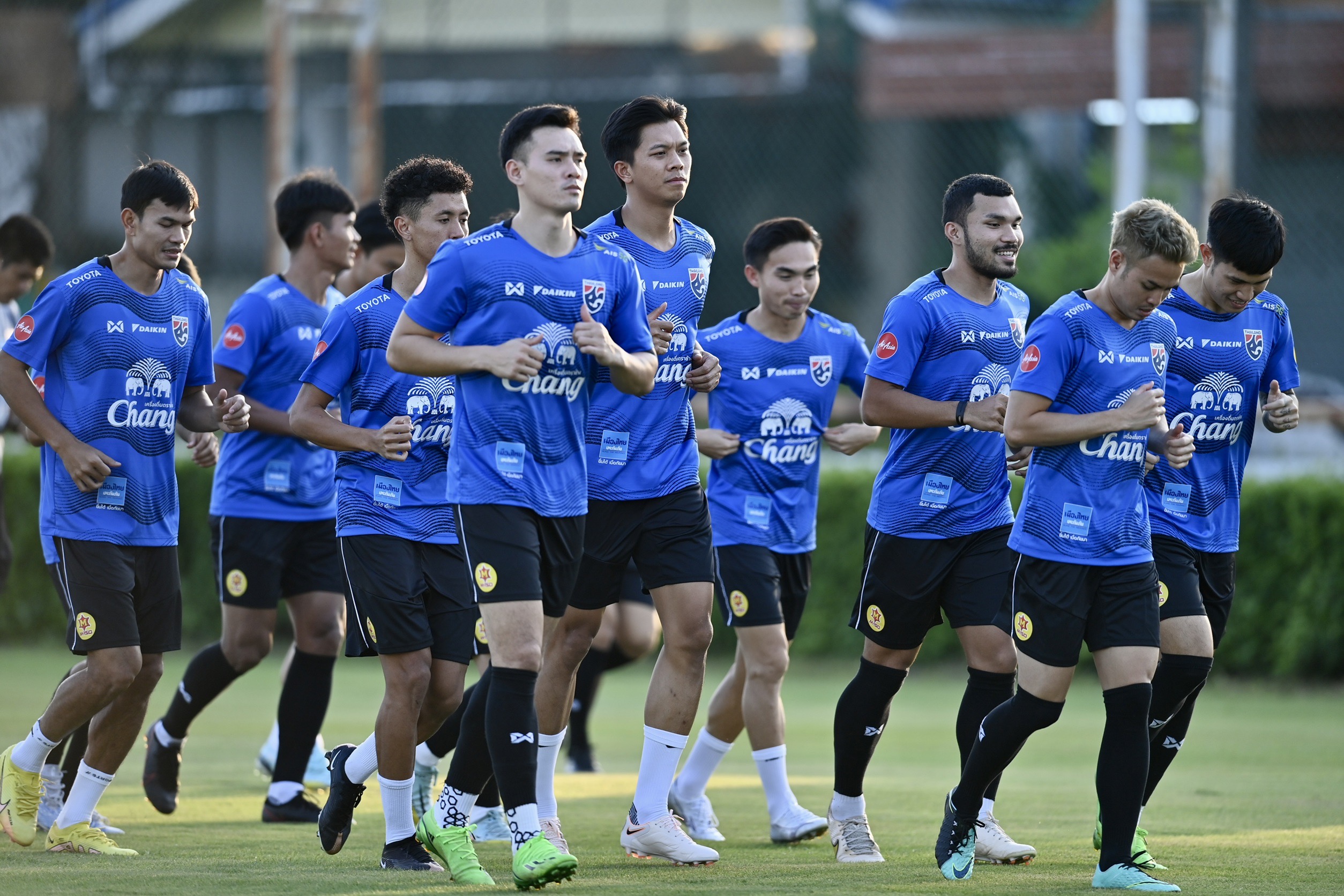 ประมวลภาพ 'ทีมชาติไทย' ลงซ้อมครั้งสุดท้ายก่อนดวลเมียนมา วันนี้ 20.30 น. ประมวลภาพ 'ทีมชาติไทย' ลงซ้อมครั้งสุดท้ายก่อนดวลเมียนมา วันนี้ 20.30 น.