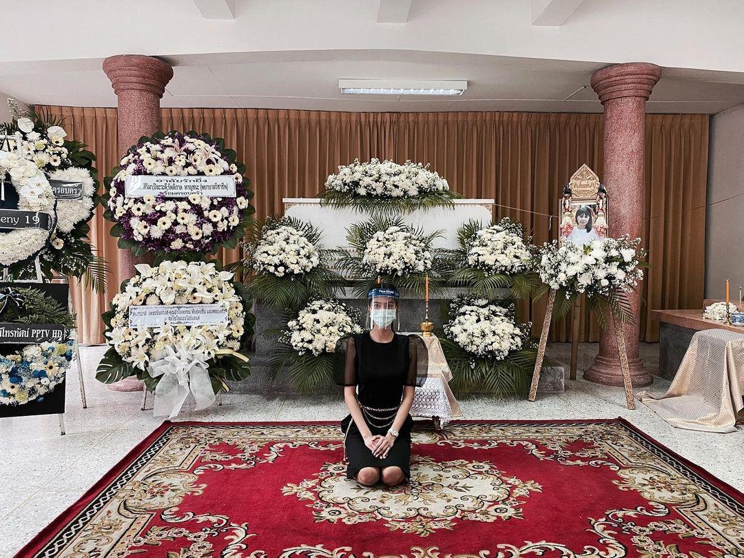 น้าหวาน รักษ์ณภัค สูญเสียคุณแม่ด้วยโรคร้าย น้าหวาน รักษ์ณภัค สูญเสียคุณแม่ด้วยโรคร้าย