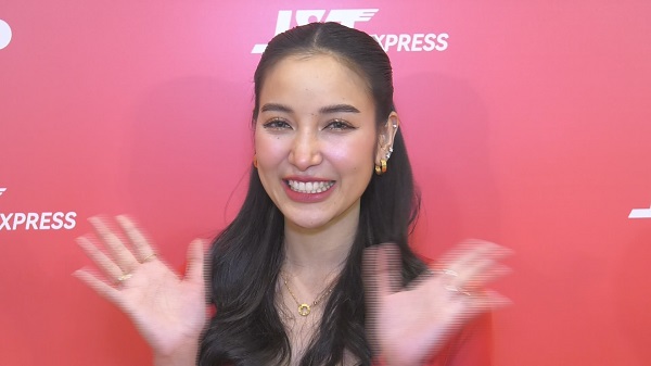 “แพท ณปภา” จบดราม่าหนุ่มกราบเท้าก่อนนอน   (มีคลิป)