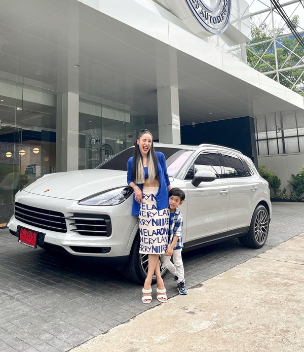 แพท ณปภา โพสต์อวยพรวันเกิดตัวเองกับรถหรู ชาวเน็ตแห่ส่องเลขทะเบียนป้ายแดง!! แพท ณปภา โพสต์อวยพรวันเกิดตัวเองกับรถหรู ชาวเน็ตแห่ส่องเลขทะเบียนป้ายแดง!!