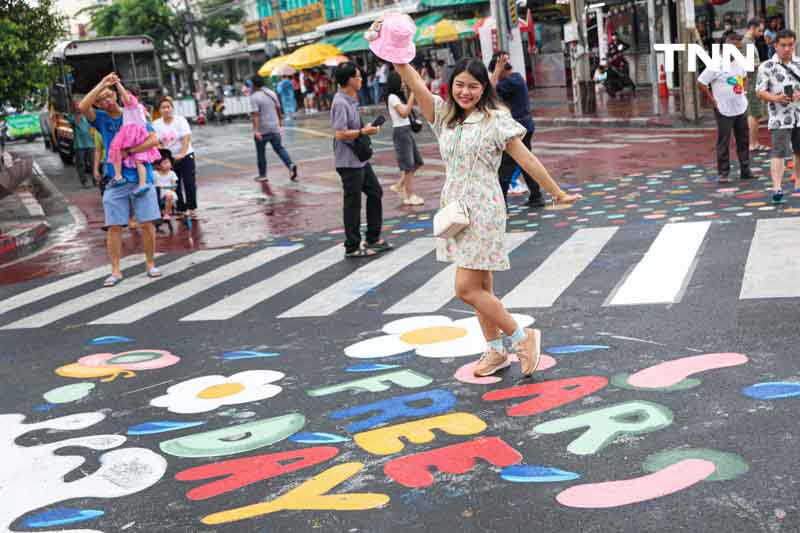 กทม. ชวนลดใช้รถ เพ้นท์สีถนนบรรทัดทองเพิ่มพื้นที่คนเดิน ในงาน Bangkok Car Free 2024 กทม. ชวนลดใช้รถ เพ้นท์สีถนนบรรทัดทองเพิ่มพื้นที่คนเดิน ในงาน Bangkok Car Free 2024