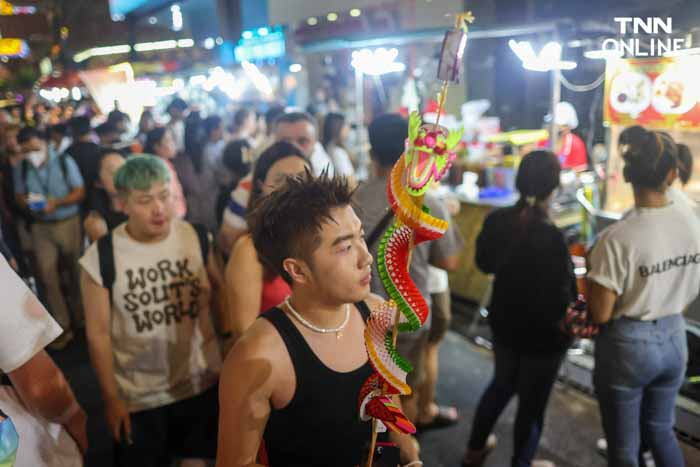 นทท.แน่นถนนเยาวราช กินสตรีทฟู้ด ตอกย้ำย่านท่องเที่ยวยอดฮิต