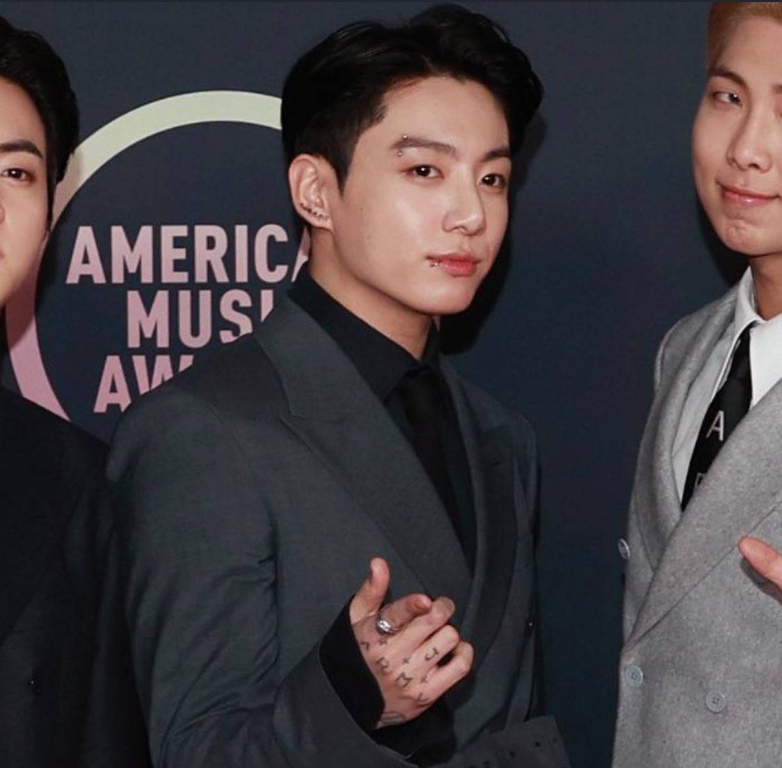 นิตยสาร Elle อิตาลี จัดอันดับให้ จองกุก BTS ติดกลุ่ม ผู้ชายที่เซ็กซี่ที่สุด