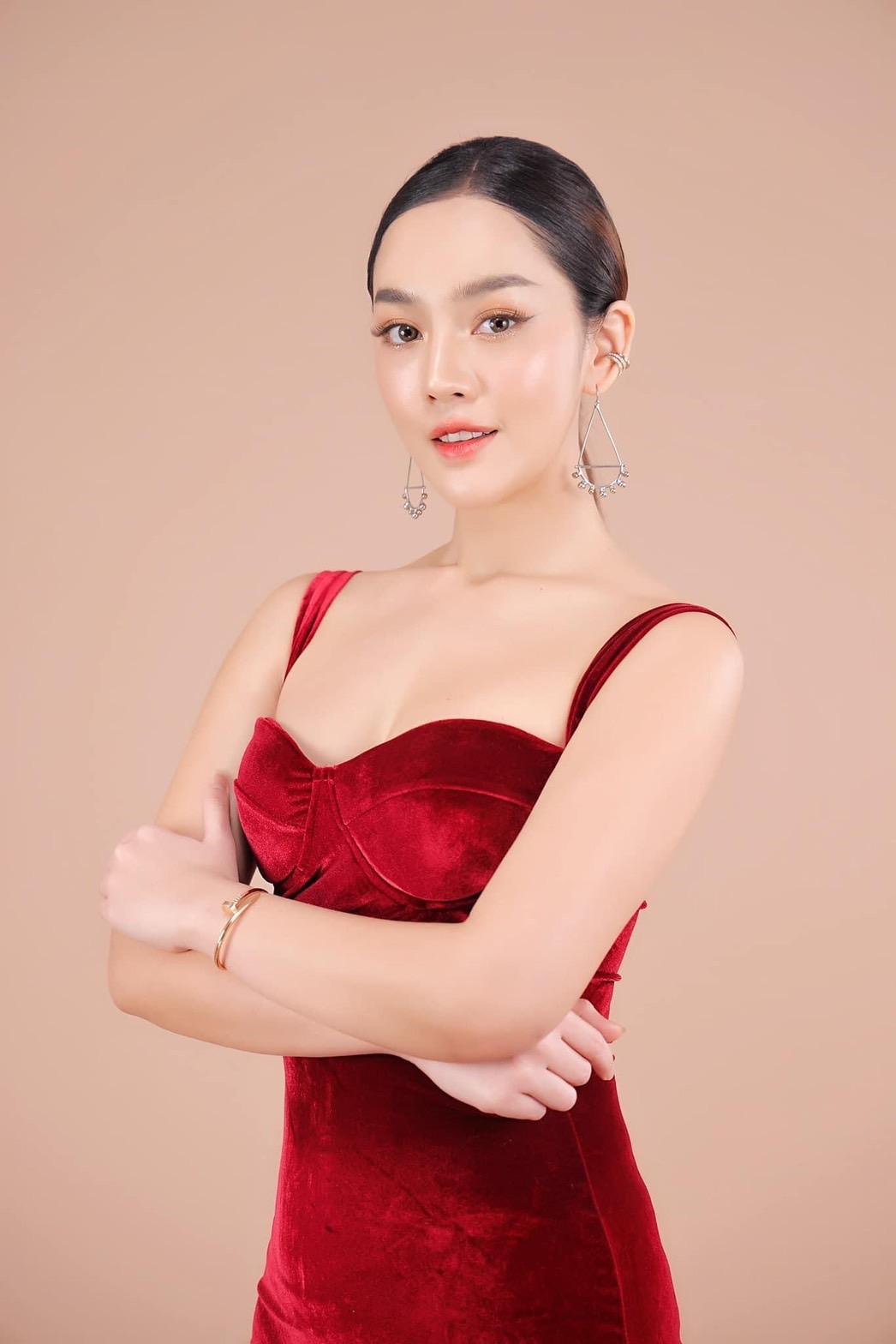 นารา-เส้นด้าย จบดราม่า หลังออกมาฟาดฟันกันจนโซเชียลระอุ นารา-เส้นด้าย จบดราม่า หลังออกมาฟาดฟันกันจนโซเชียลระอุ