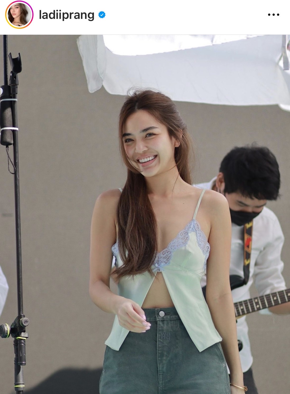 เขินหนัก!!  ปราง กัญญ์ณรัณ ถูกชมลุคหน้าสด สวยละมุน