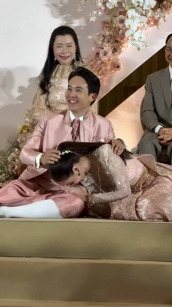 เบนซ์ ปุณยาพร เข้าพิธีหมั้น แก๊ป วิทนาถ เจ้าบ่าวหนุ่มนักธุรกิจตระกูลดัง เบนซ์ ปุณยาพร เข้าพิธีหมั้น แก๊ป วิทนาถ เจ้าบ่าวหนุ่มนักธุรกิจตระกูลดัง