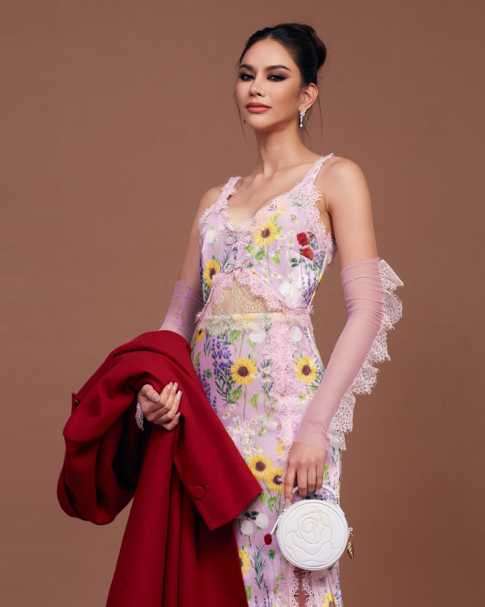 ทำความรู้จัก “แอนนา เสืองามเอี่ยม” ว่าที่เจ้าของมงสาม บนเวที Miss Universe 2022 ทำความรู้จัก “แอนนา เสืองามเอี่ยม” ว่าที่เจ้าของมงสาม บนเวที Miss Universe 2022