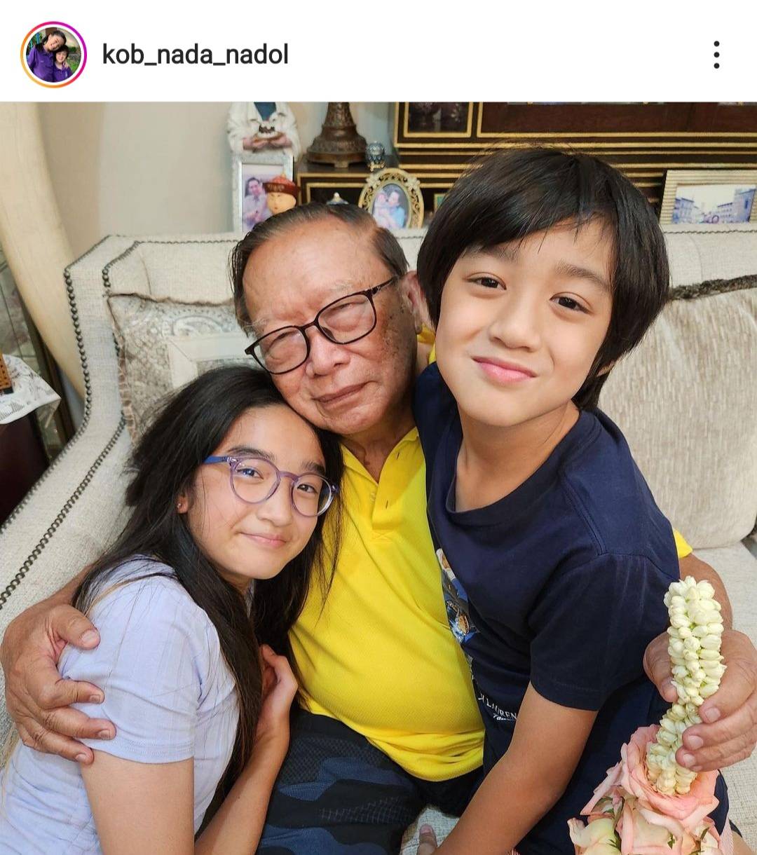 สุดอบอุ่น กบ สุวนันท์ และ บรู๊ค ดนุพร พาลูกๆ น้องณดา-น้องณดล กราบคุณพ่อ 