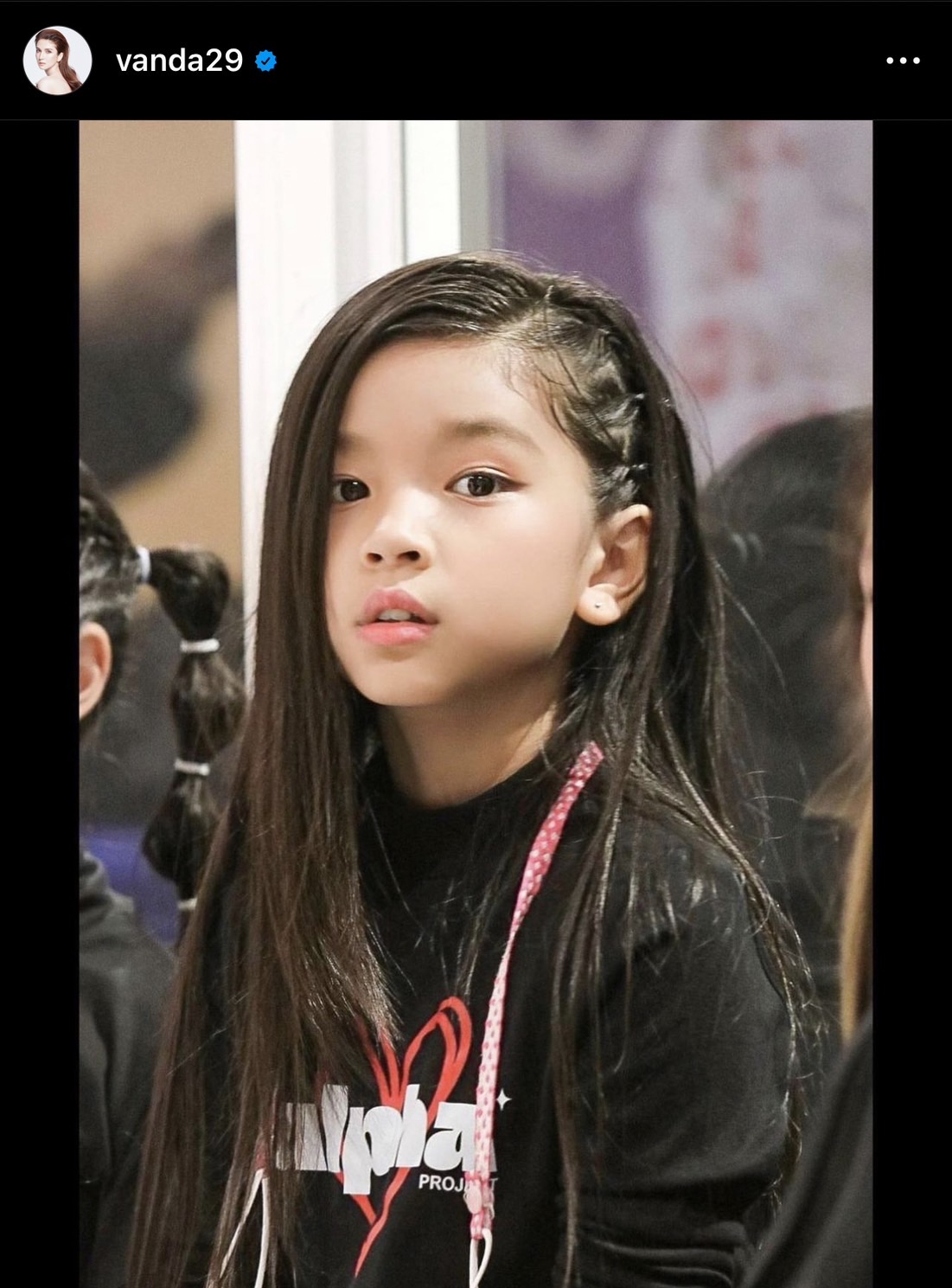 โตเป็นสาวแล้ว! โบว์ แวนด้า โพสต์ภาพ น้องมะลิ ใส่ชุดแม่โบว์ สวยทั้งแม่ทั้งลูก โตเป็นสาวแล้ว! โบว์ แวนด้า โพสต์ภาพ น้องมะลิ ใส่ชุดแม่โบว์ สวยทั้งแม่ทั้งลูก