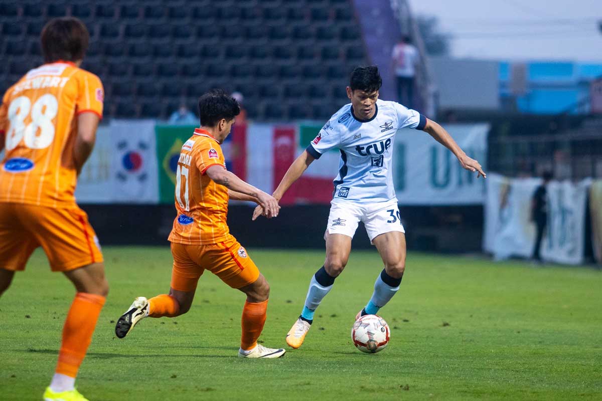 ผลฟุตบอลไทยลีก 'แข้งเทพ' บุกเฉือนชนะ 'กว่างโซ้งมหาภัย' 1-0 ผลฟุตบอลไทยลีก 'แข้งเทพ' บุกเฉือนชนะ 'กว่างโซ้งมหาภัย' 1-0
